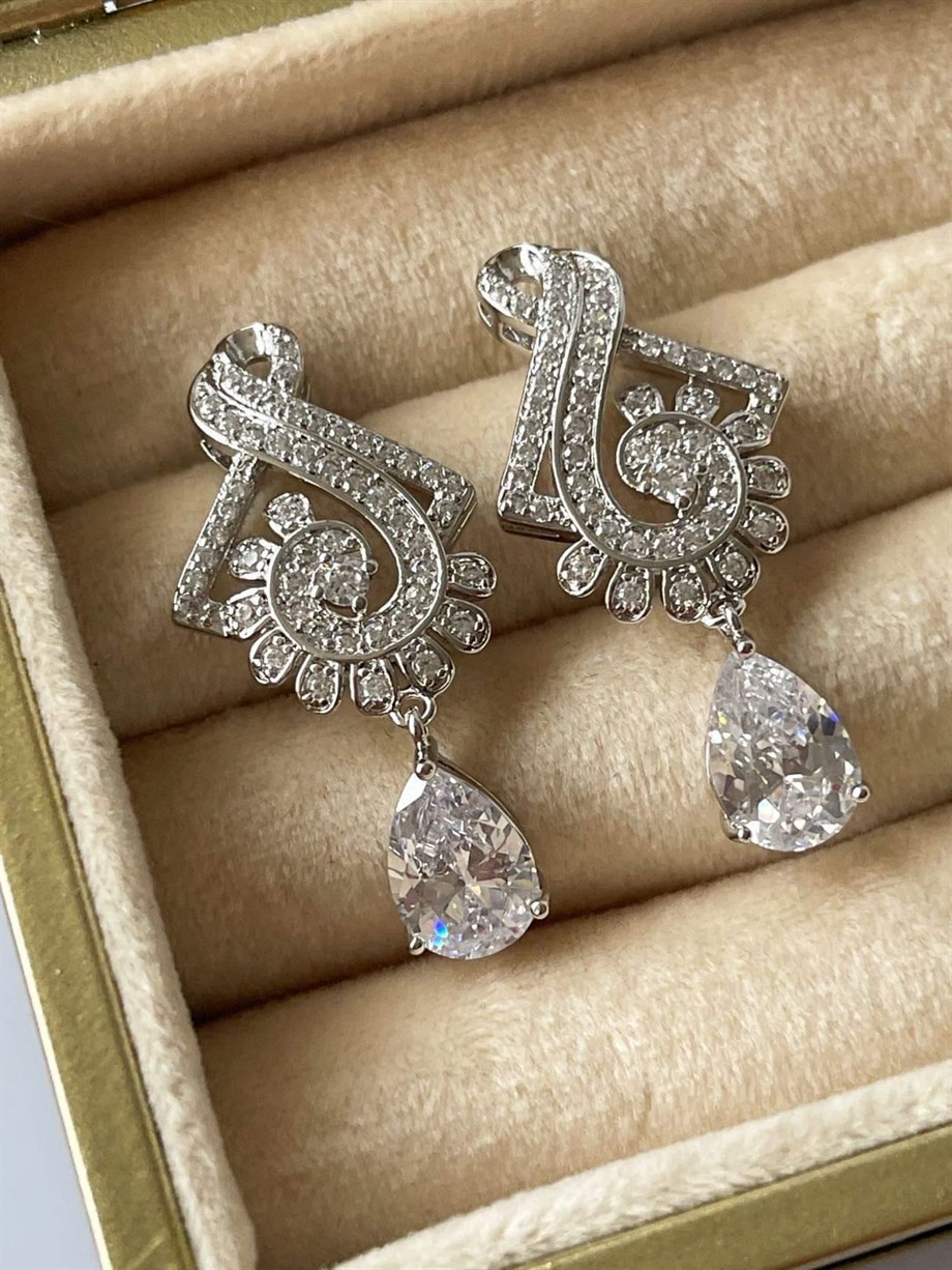 İthal Beyaz Damla Taşlı Baget Küpe (4 Cm)