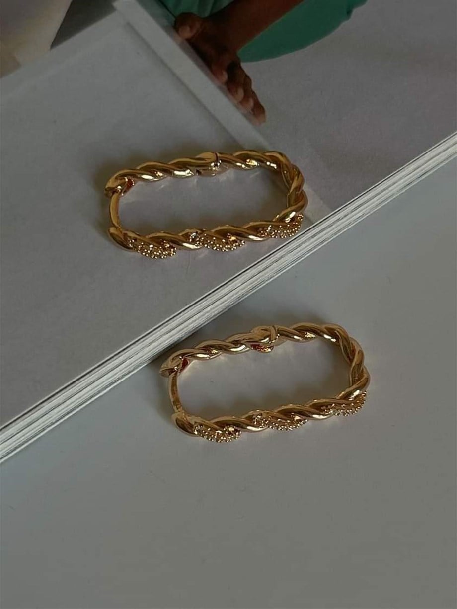 Özel Kaplama Gold Renk Zirkon Taşlı Kare Küpe (2.5 Cm)