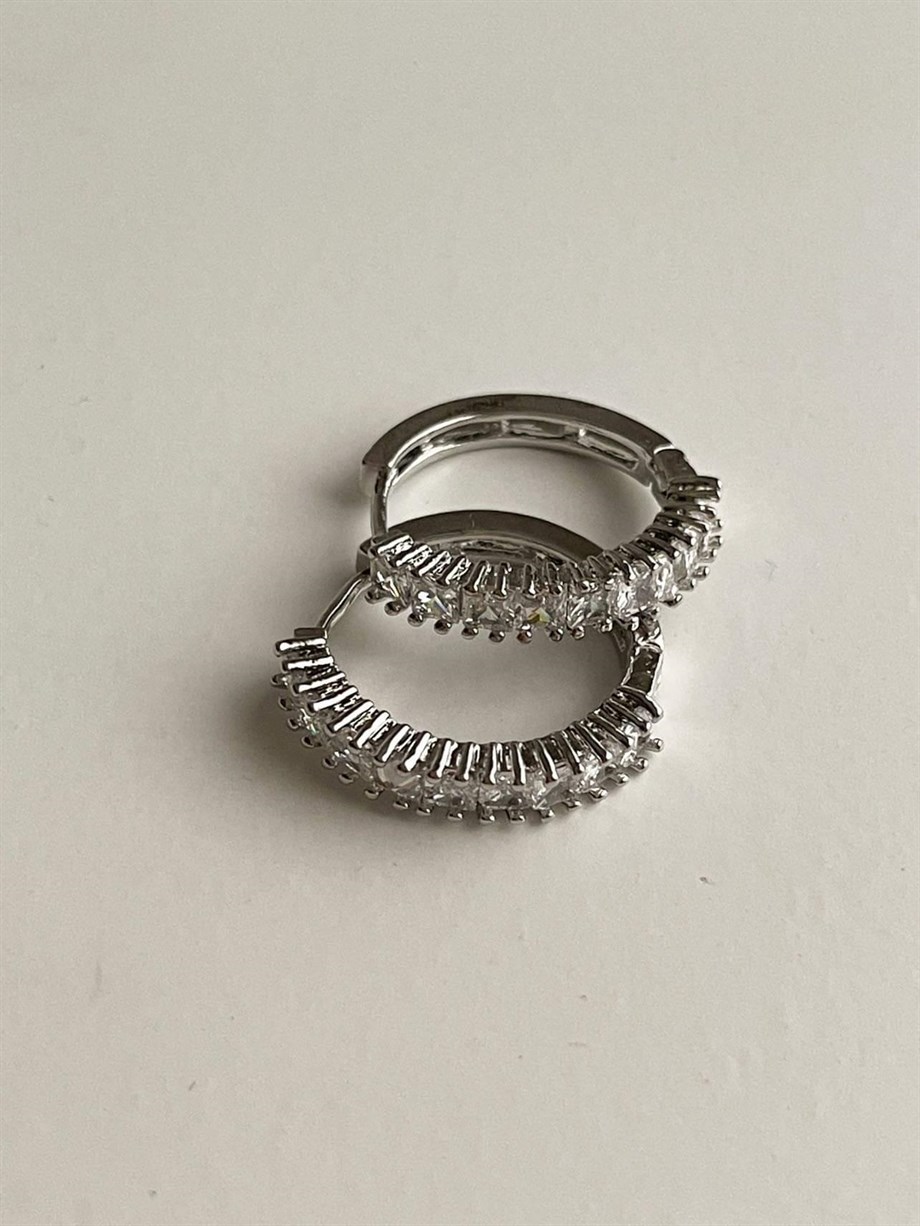 Özel Kaplama Gümüş Renk Baget Taşlı Halka Küpe (2.20 Cm)