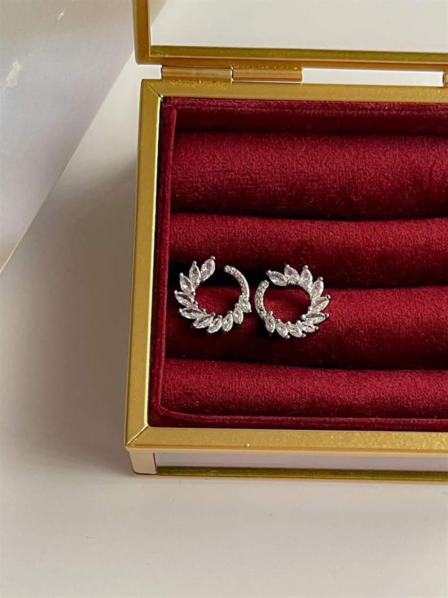 Özel Kaplama Gümüş Renk Baget Taşlı Küpe (1.5 Cm)