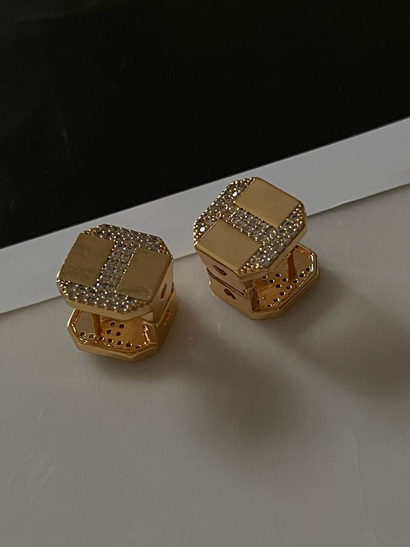 Özel Kaplama Vip Gold Renk Zirkon Taşlı Kare Küpe (1.20 Cm)
