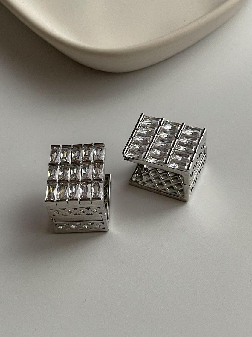 Özel Kaplama Vip Gümüş Renk Kare Küpe (1 Cm)
