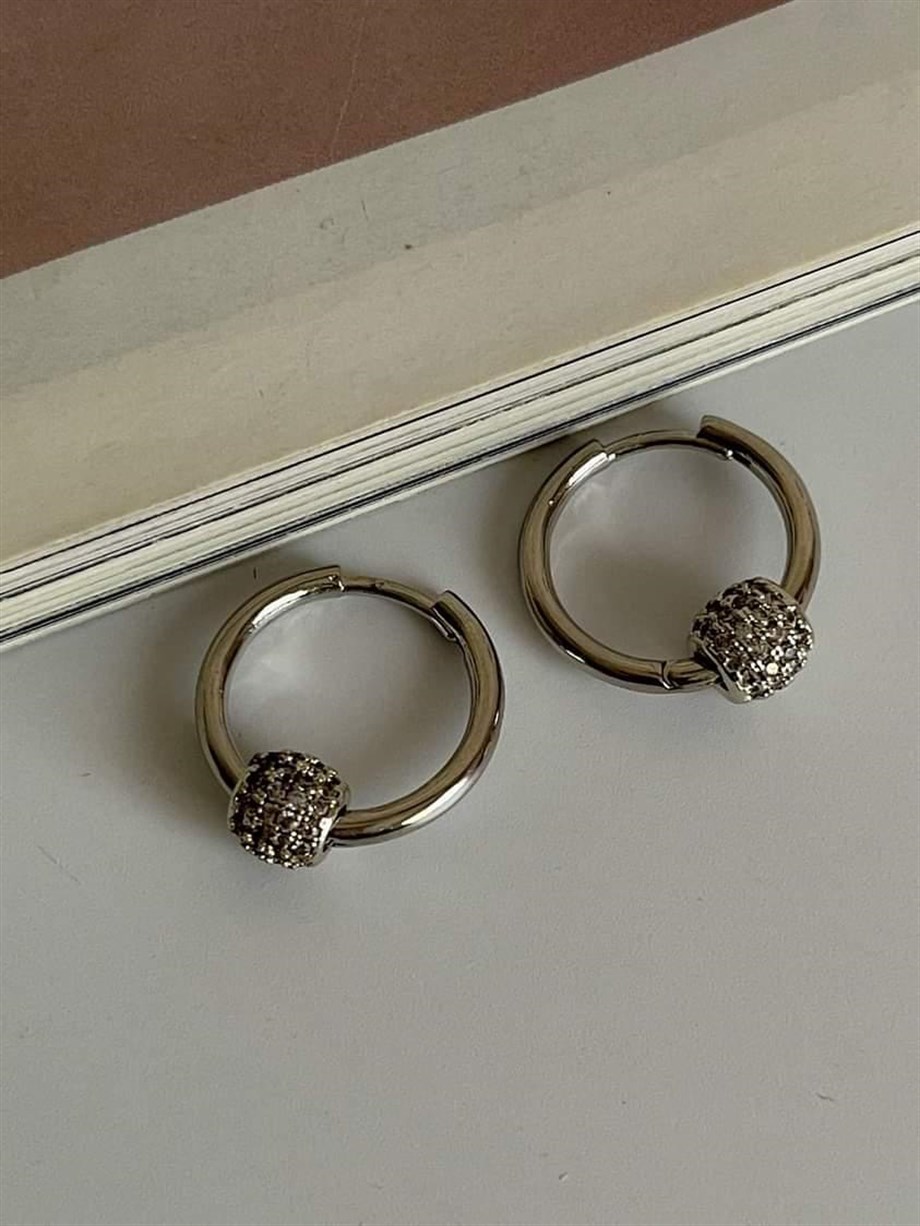 Özel Seri Gümüş Renk Vip Topçuk Taşlı Halka Küpe (2 Cm)