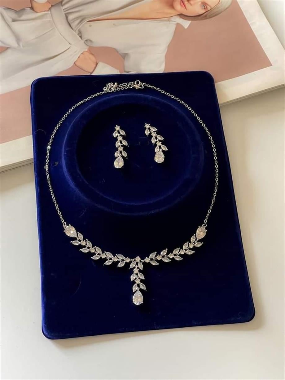 Pırlanta Montür Taşlı Gümüş Renk Tina Kolye Küpe Seti (50 Cm)