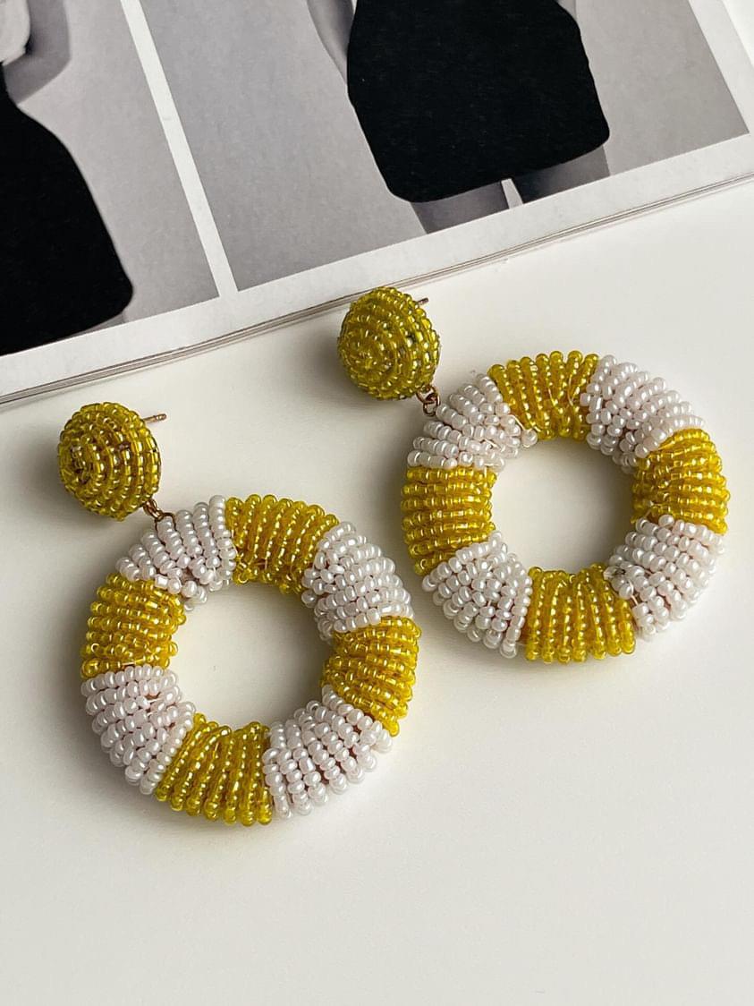 Sarı Beyaz Boncuklu Summer Küpe (7 Cm)