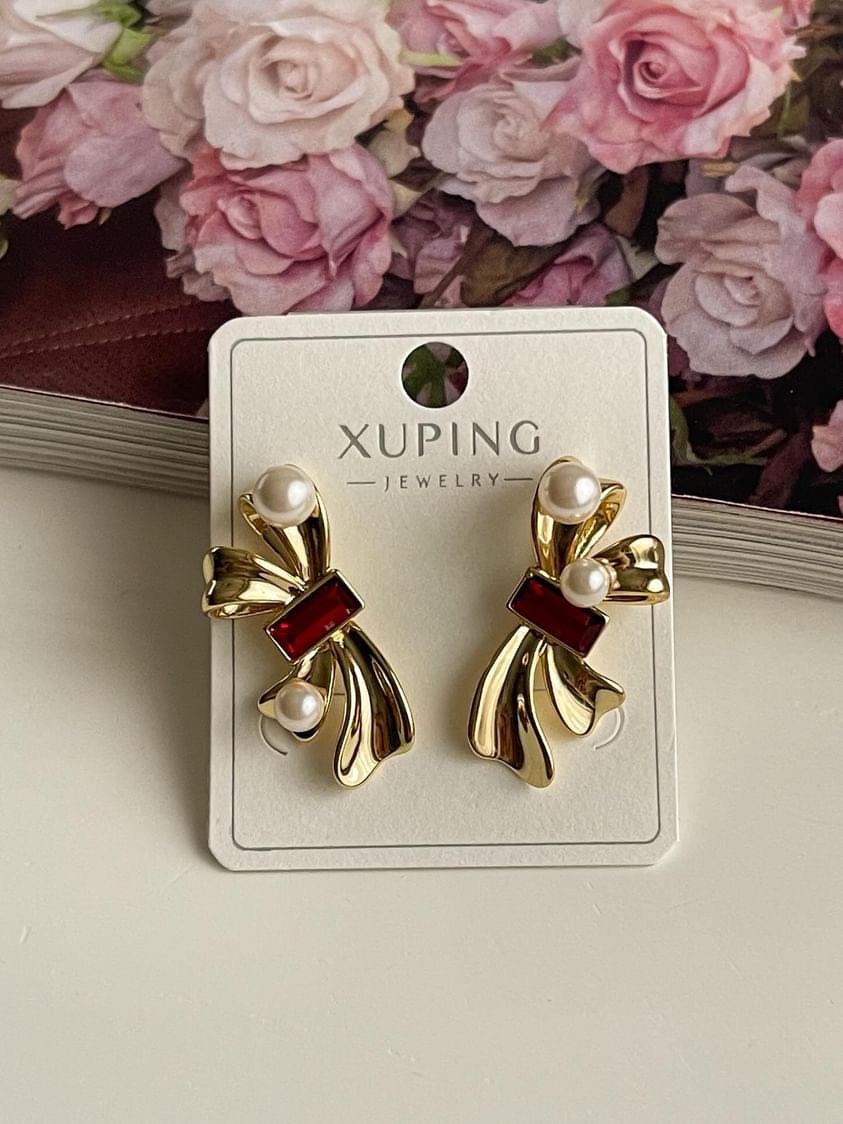 Xuping Gold Kırmızı Taşlı Fiyonk İncili Küpe (2 Cm)