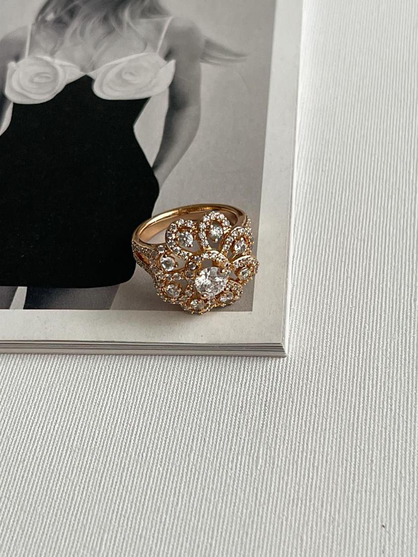 Xuping Gold Vintage Diva Numaralı Yüzük (17 Numara)