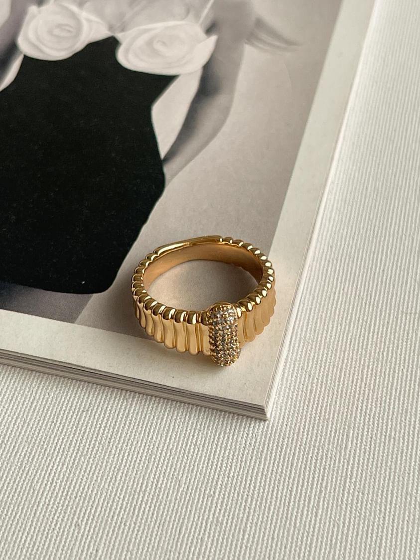 Xuping Gold Vintage Zirkon Taşlı Numaralı Yüzük (18 Numara)