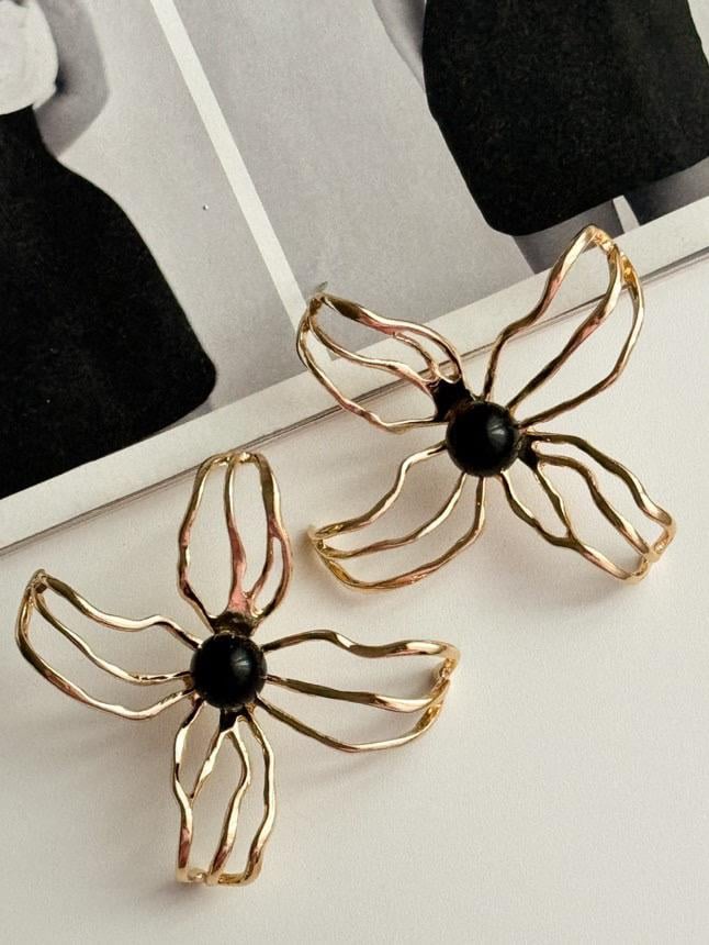 Zr Model Siyah Topuklu Çiçek Küpe (6 Cm)
