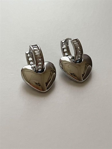 Özel Seri Gümüş Renk Vip Baget Taşlı Kalp Küpe (2 Cm)