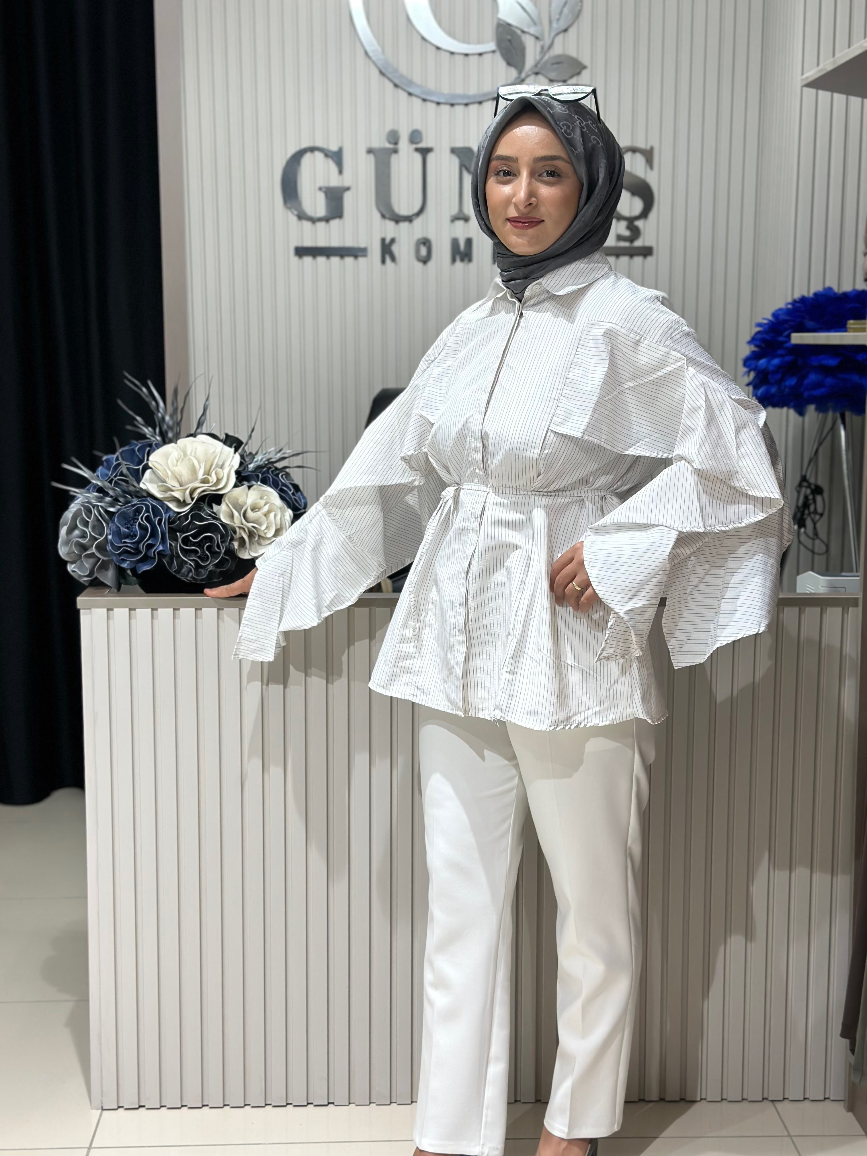Güneş Kombin Kollar ve Arka Valonlu Beli Bağcıklı Gömlek Beyaz