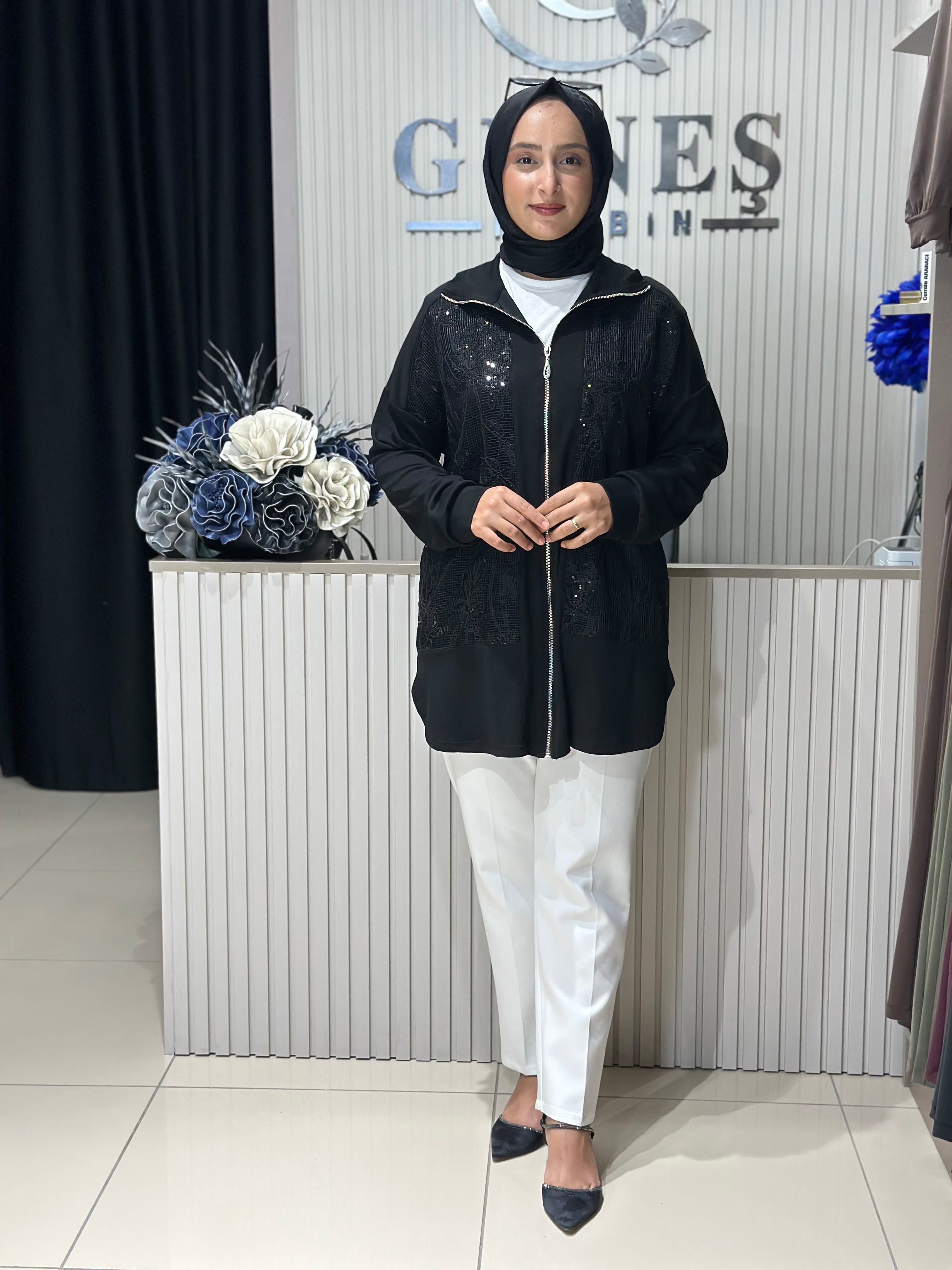 Güneş Kombin Önü Dantel Detaylı Fermuarlı Hırka Siyah