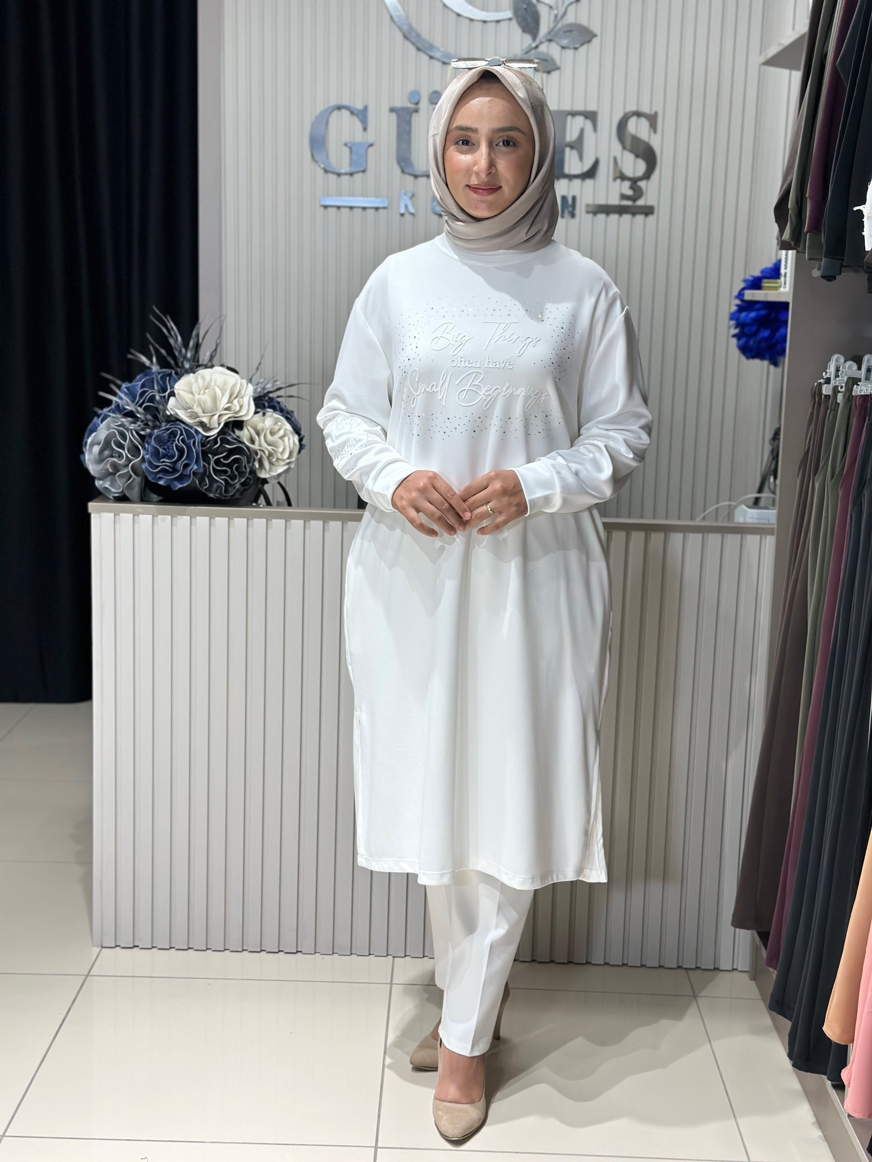Güneş Kombin Önü ve Kolları Taşlı Uzun Tunik Beyaz