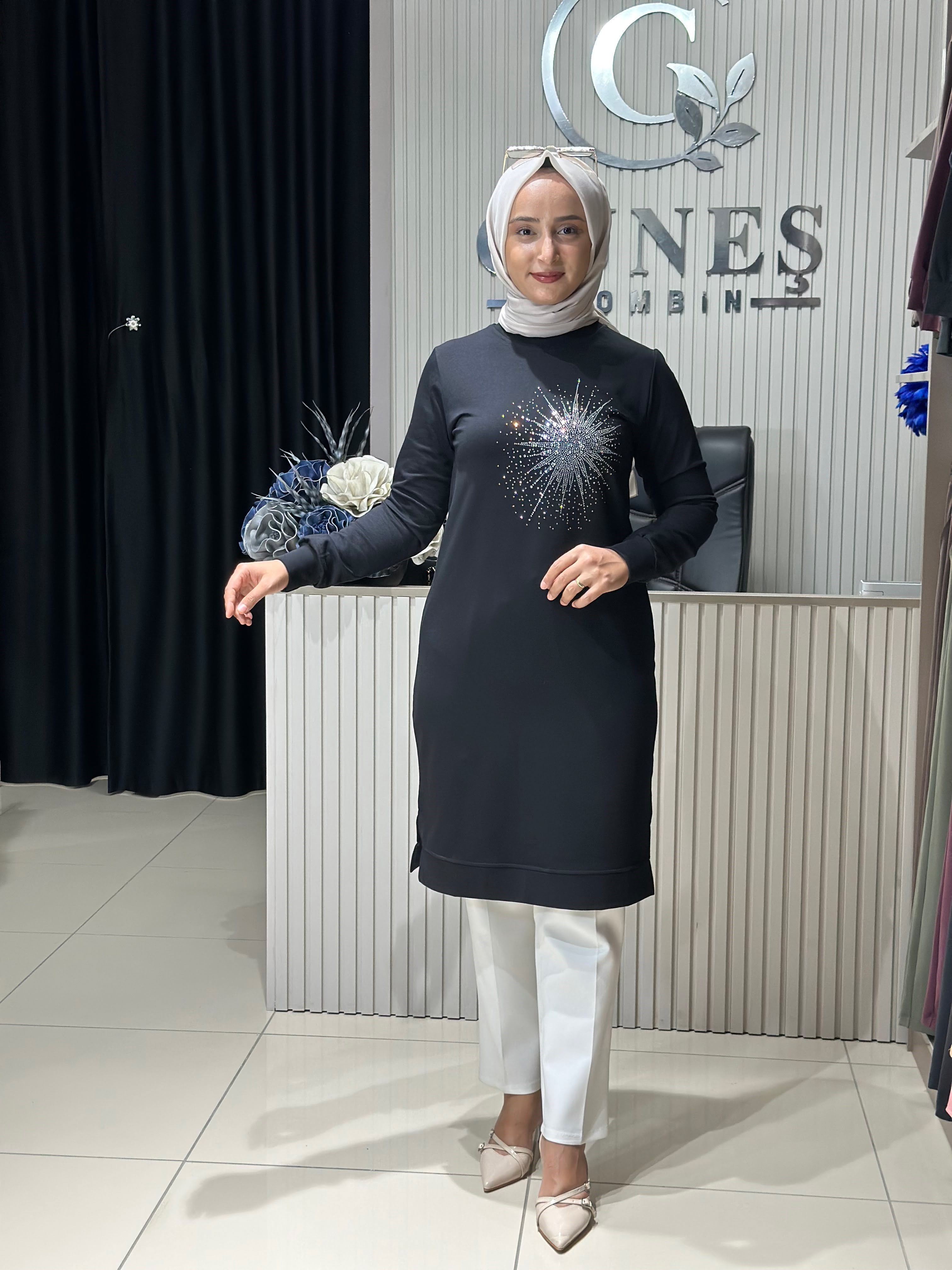 Güneş Kombin Tasarım Güneş Taş Baskı Tunik Siyah