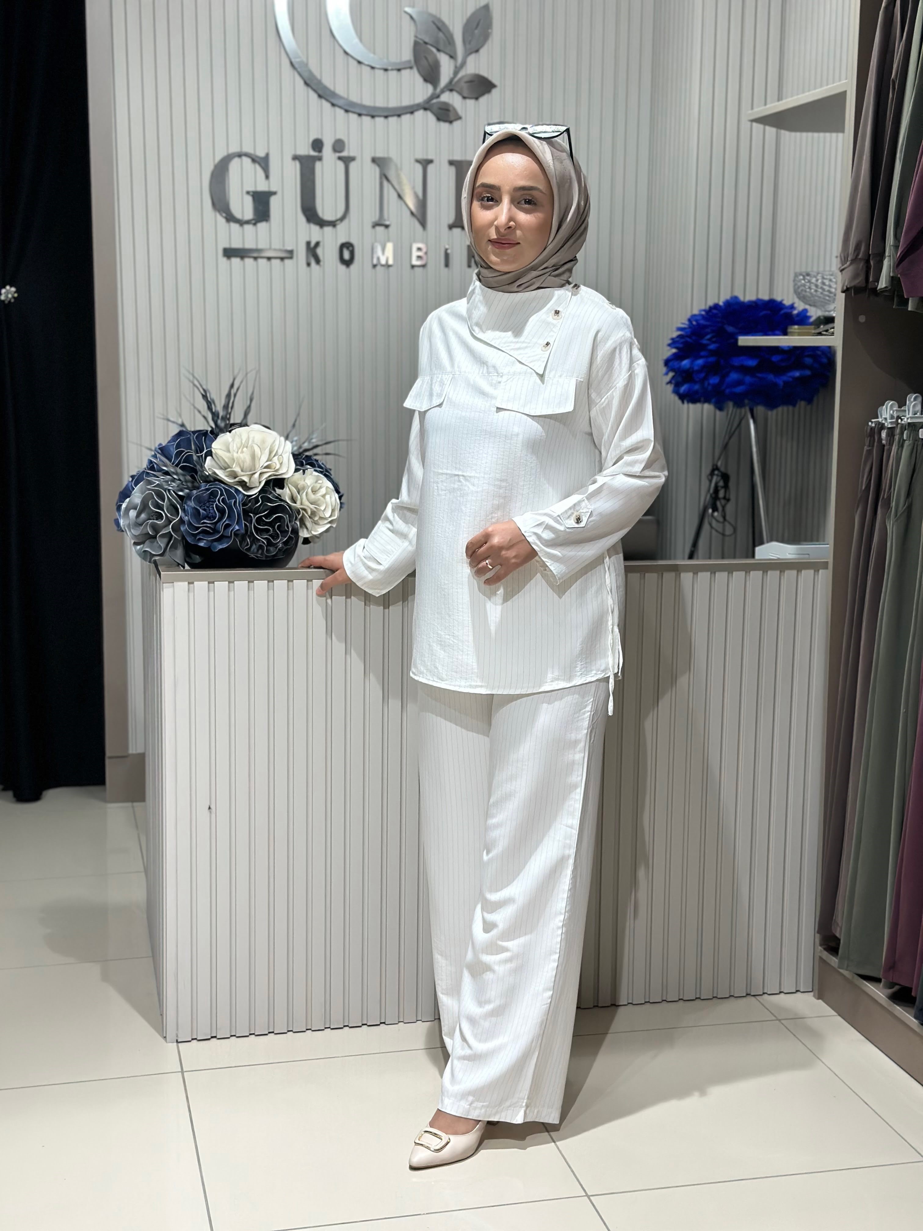 Güneş Kombin Yaka Detaylı İkili Takım Beyaz