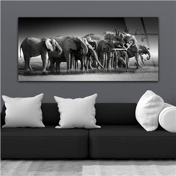 Horizontal bedrucktes Glas mit Kunst und Naturthema und einer Uhr an der Seite 044