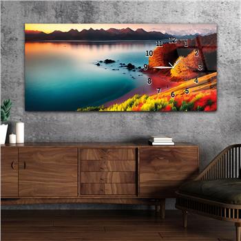 Horizontal bedrucktes Glas mit Kunst und Naturthema und einer Uhr an der Seite 173