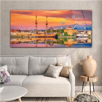 Horizontal bedrucktes Glas mit Kunst und Naturthema und einer Uhr an der Seite 188