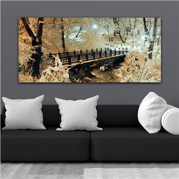 Horizontal bedrucktes Glas mit Kunst und Naturthema und einer Uhr an der Seite 139