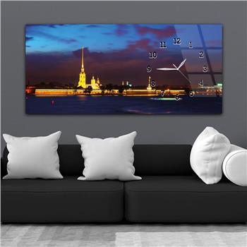 Horizontal bedrucktes Glas mit Kunst und Naturthema und einer Uhr an der Seite 140