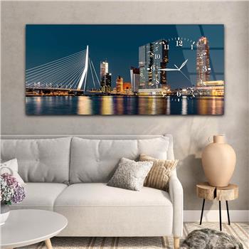 Horizontal bedrucktes Glas mit Kunst und Naturthema und einer Uhr an der Seite 108