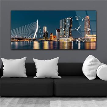 Horizontal bedrucktes Glas mit Kunst und Naturthema und einer Uhr an der Seite 108