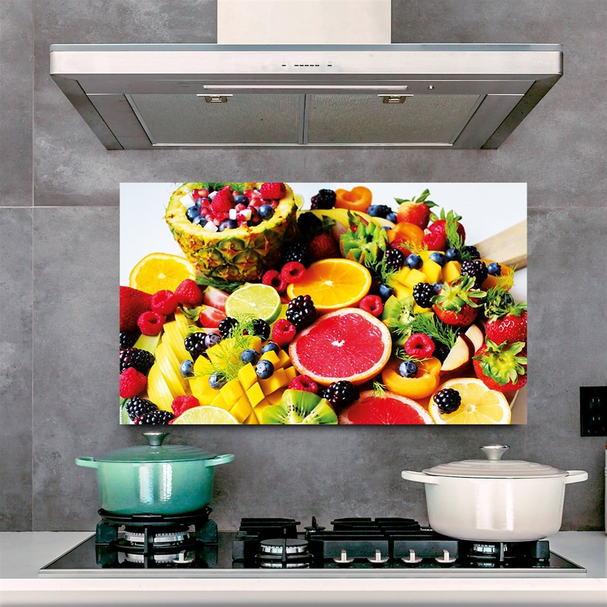 Tableau en verre  derrière la cuisinière 