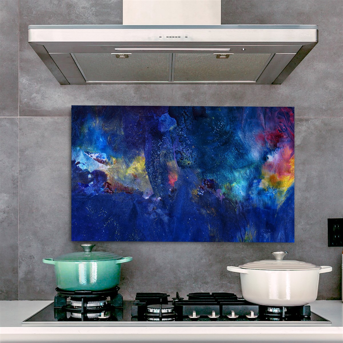 die Größe des bedruckten Glases hinter dem Herd ist 40x70 cm (40x70 cm - 15,7 x 27.6 inc)