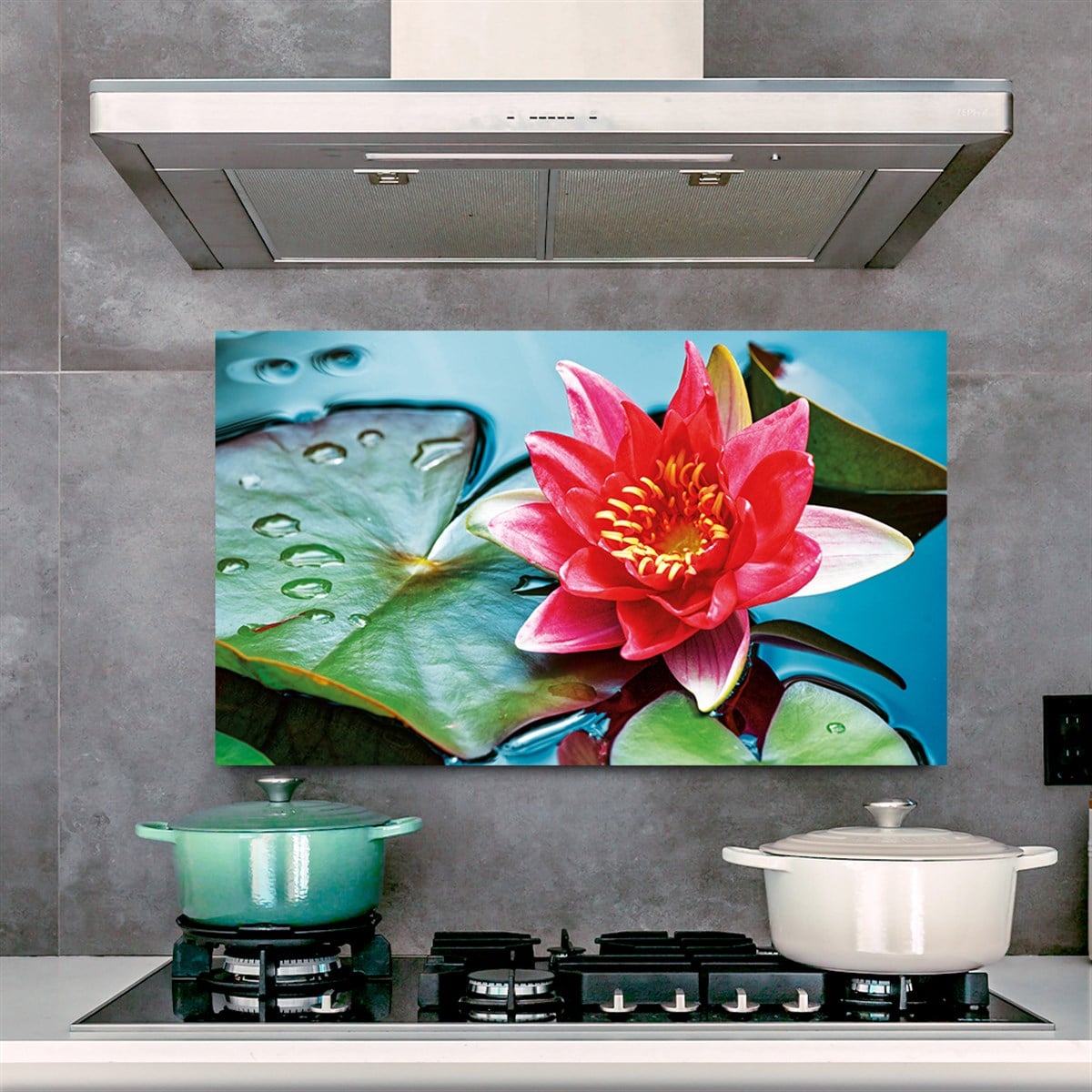 die Größe des bedruckten Glases hinter dem Herd ist 40x70 cm (40x70 cm - 15,7 x 27.6 inc)