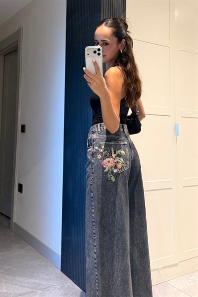 İndigo Mavi Çiçek Nakışlı Jean - Kadın Takım Modelleri - Nazliye Moda | Kadın Giyim Modası