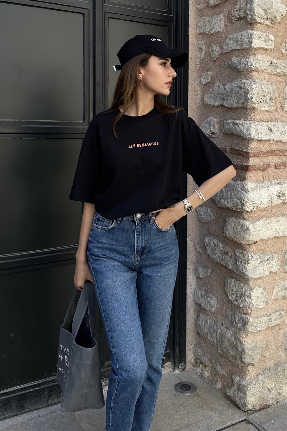 Siyah Nakış Detay Oversize T-Shirt - Kadın T-Shirt Modelleri - Nazliye Moda  | Kadın Giyim Modası