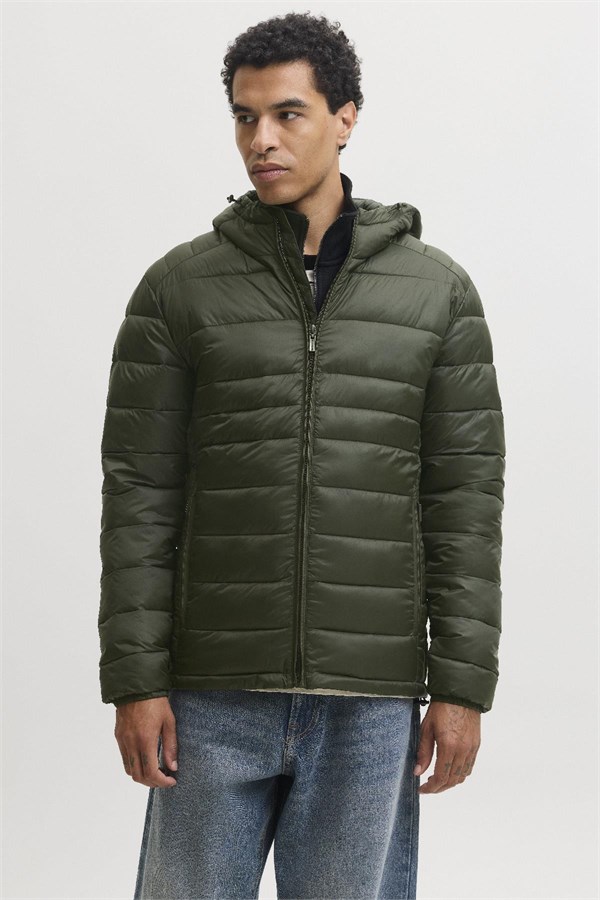 Jack & Jones JJEKINGSLEY Erkek Kapüşonlu Hafif Şişme Mont Puffer Günlük Rahat 
