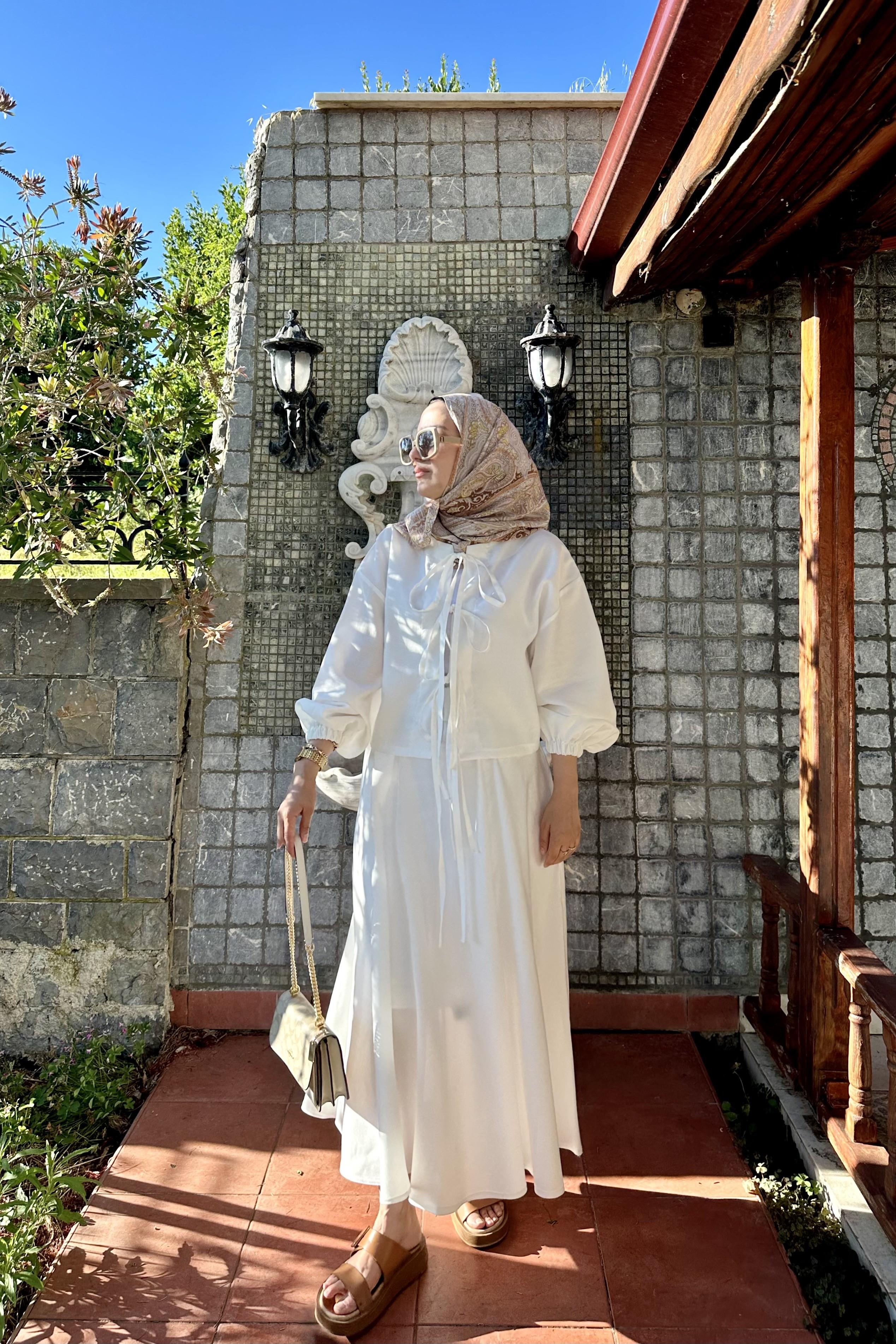 Beyaz Bağlama Etekli Takım