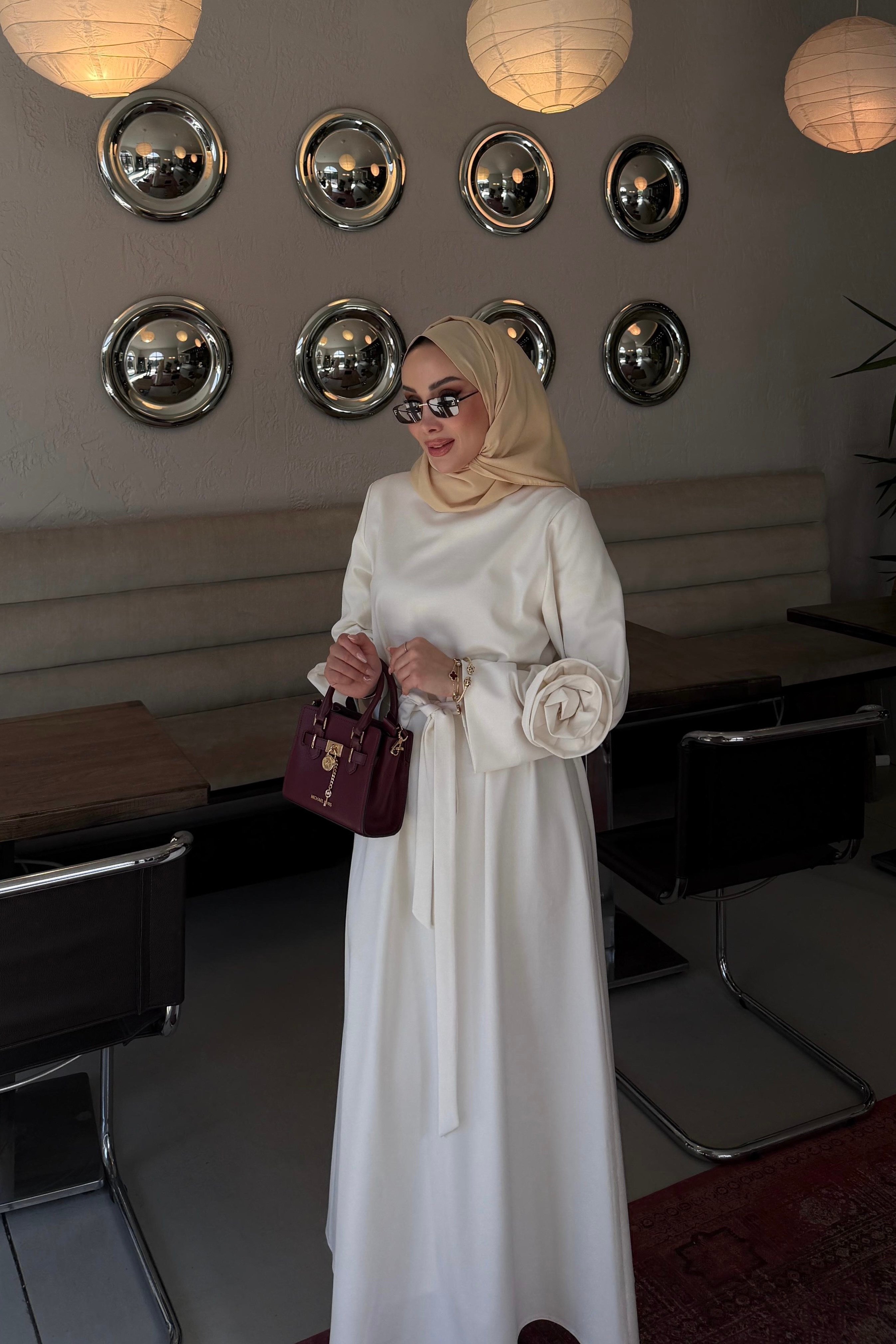 Gül Detaylı Elbise Ekru