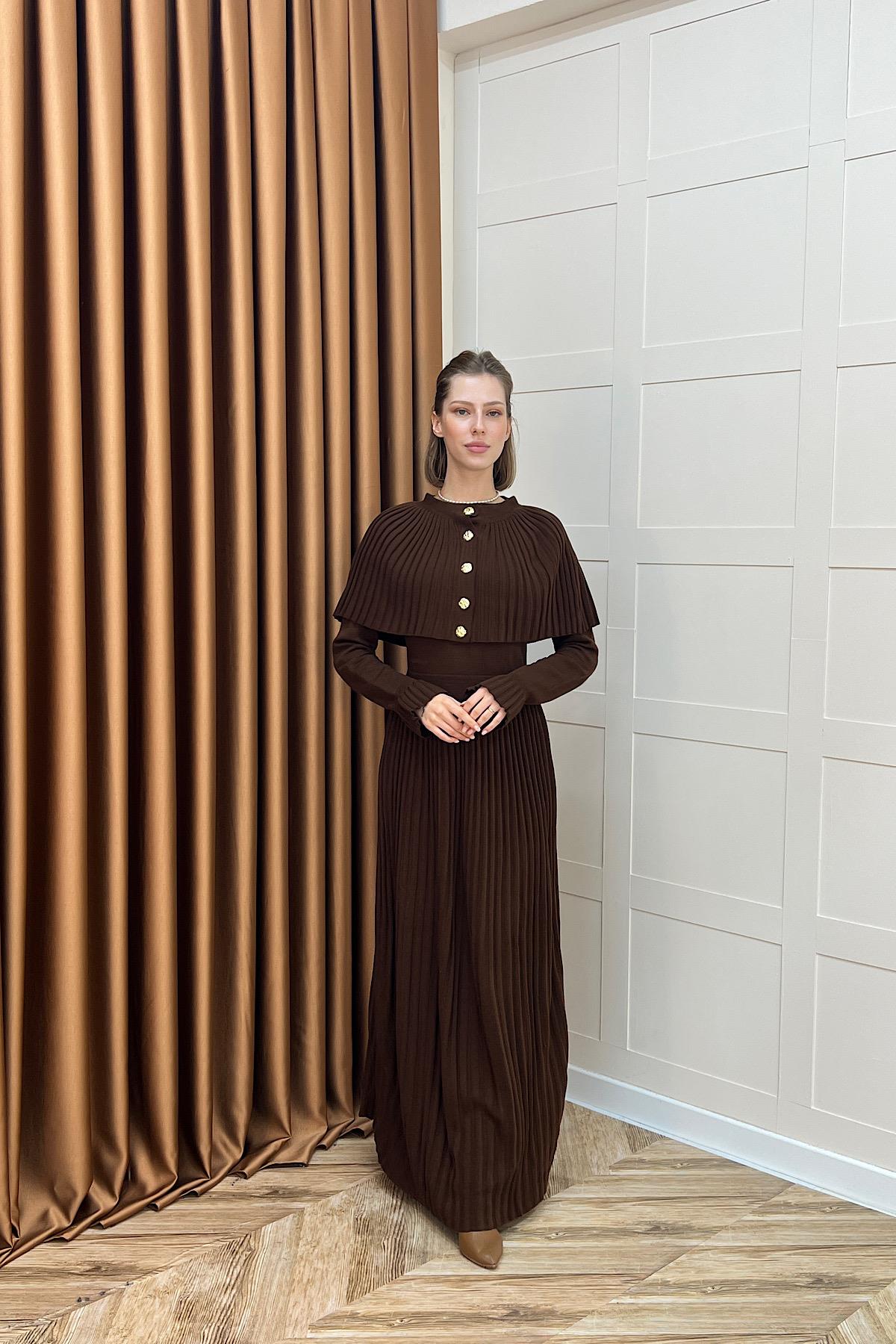 Kelebek Pelerinli Triko Elbise Kahverengi