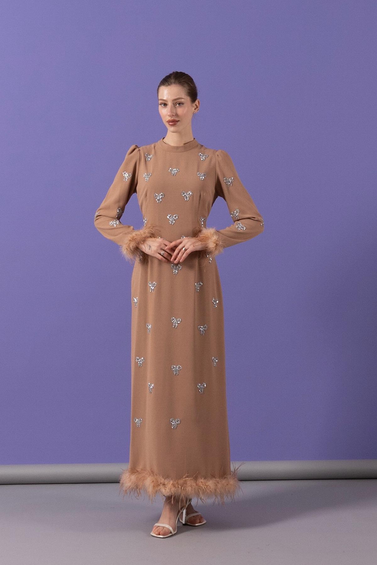 Kolları Tüy Detay Taş İşlemeli Abiye Vizon