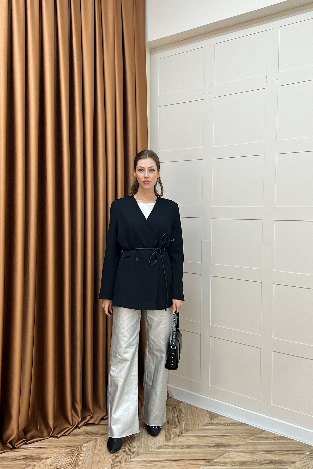 Kruvaze Yaka Dört Düğme Ceket Siyah