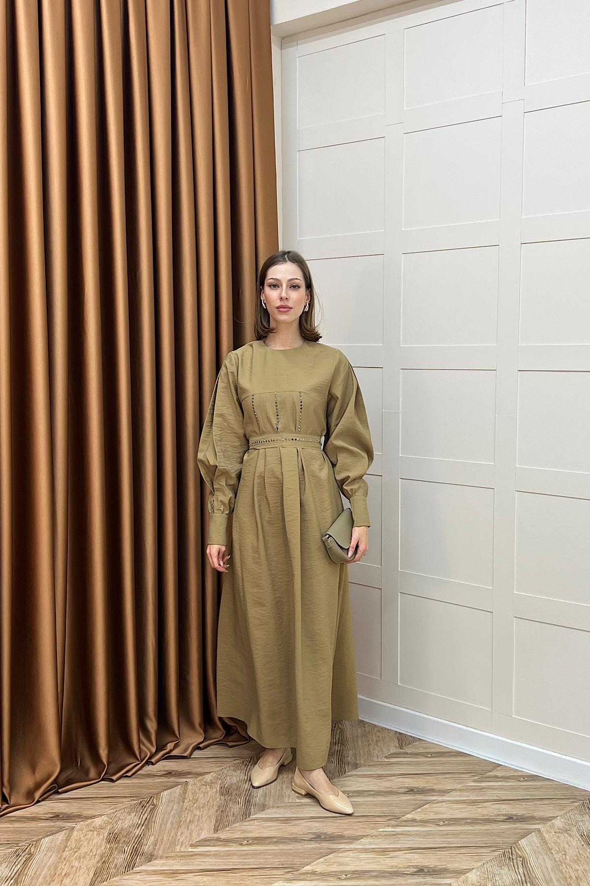 Lara Taş Detaylı Elbise Yağ Yeşili