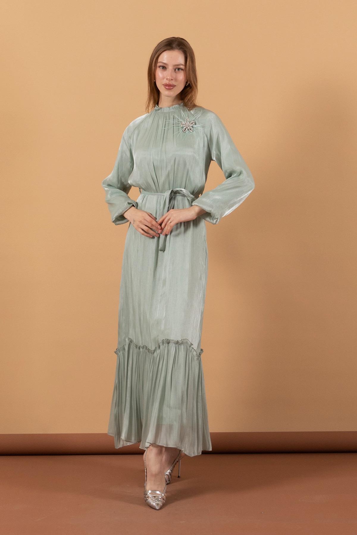 Broş Detay İpek Elbise Mint