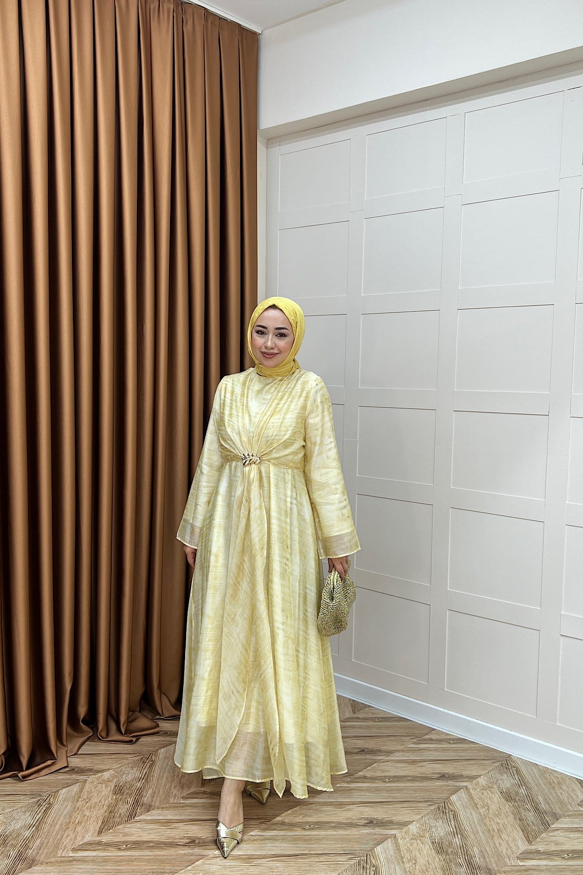 Liana Broş Detay Elbise Sarı