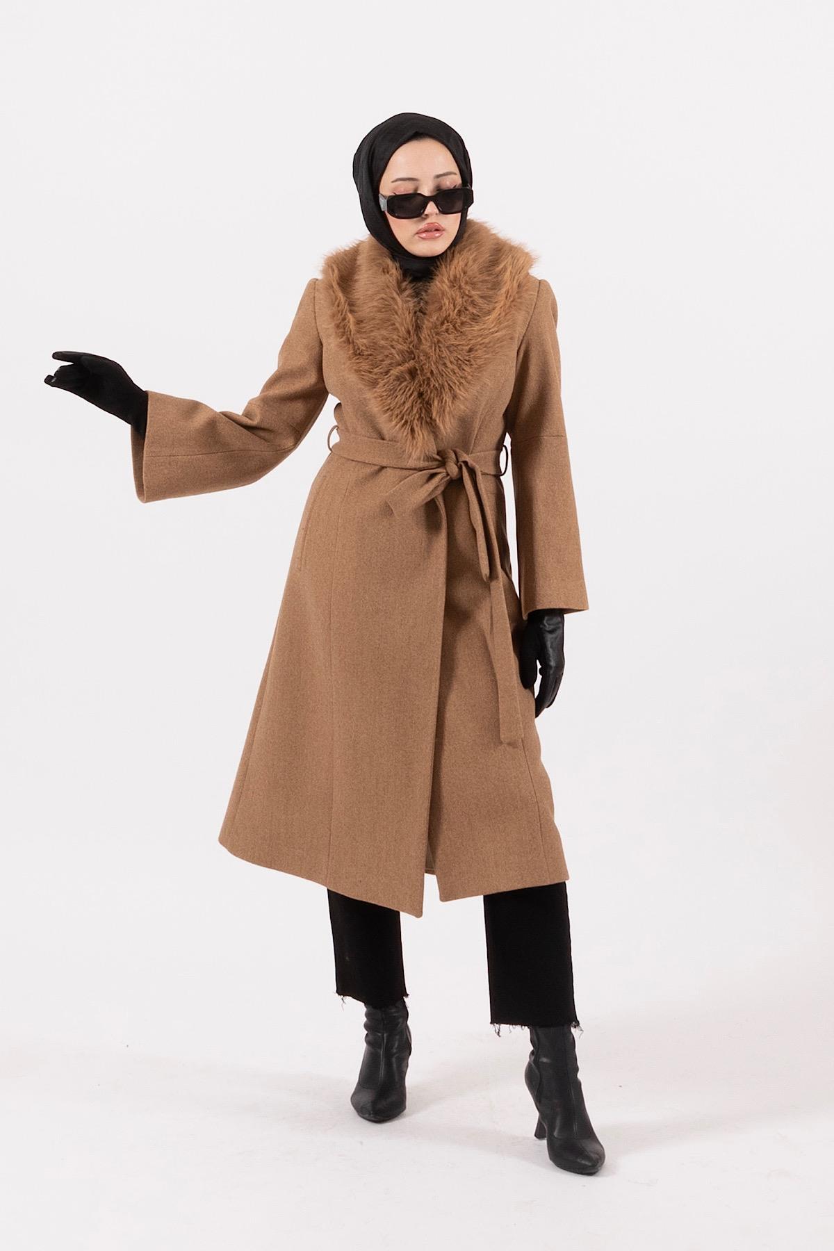 Parya Yaka Kürklü Kaban Camel