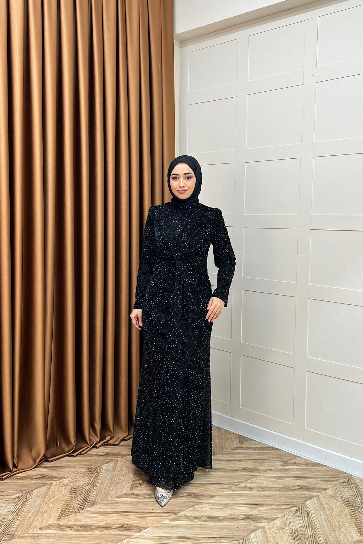 Sofia Taş Detay Drapeli Abiye Siyah