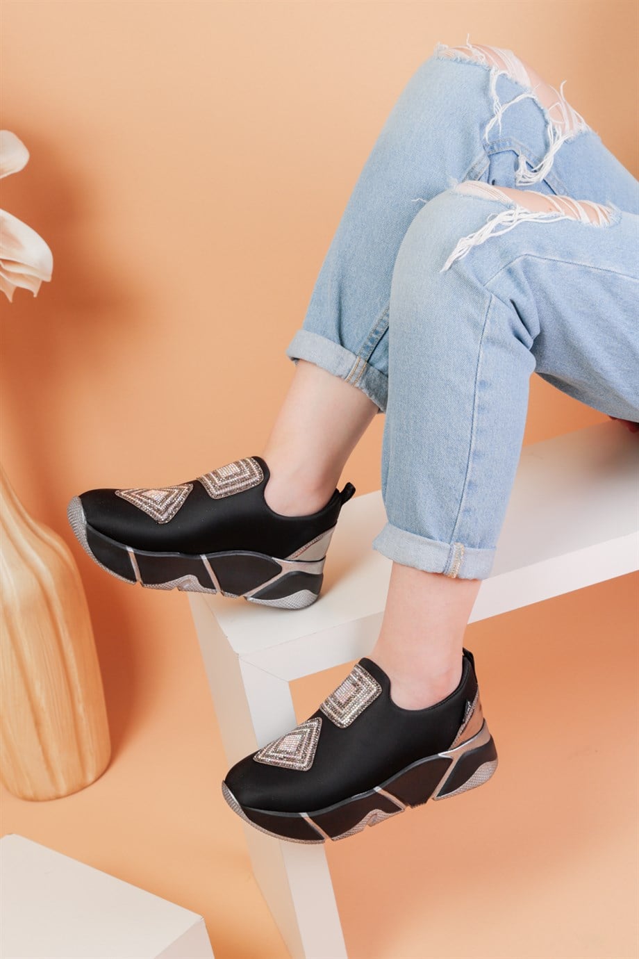 İmmobile Platin Renkli Önü Parlak Taşlı Paraşüt Kumaş Lux Kadın Spor Ayakkabı 