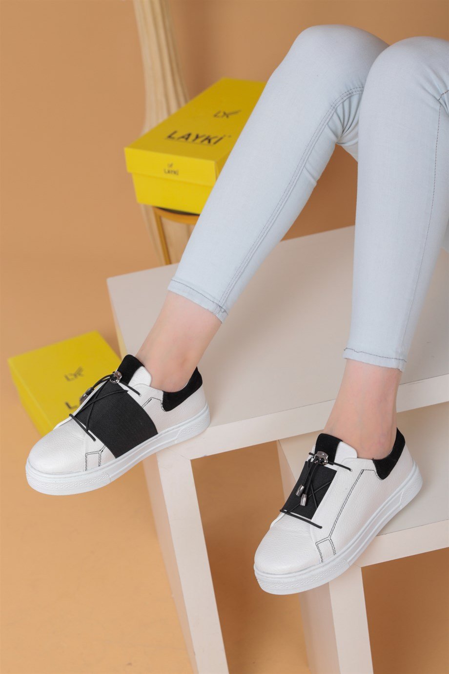 Alvaro Beyaz Siyah Renkli Sneaker	