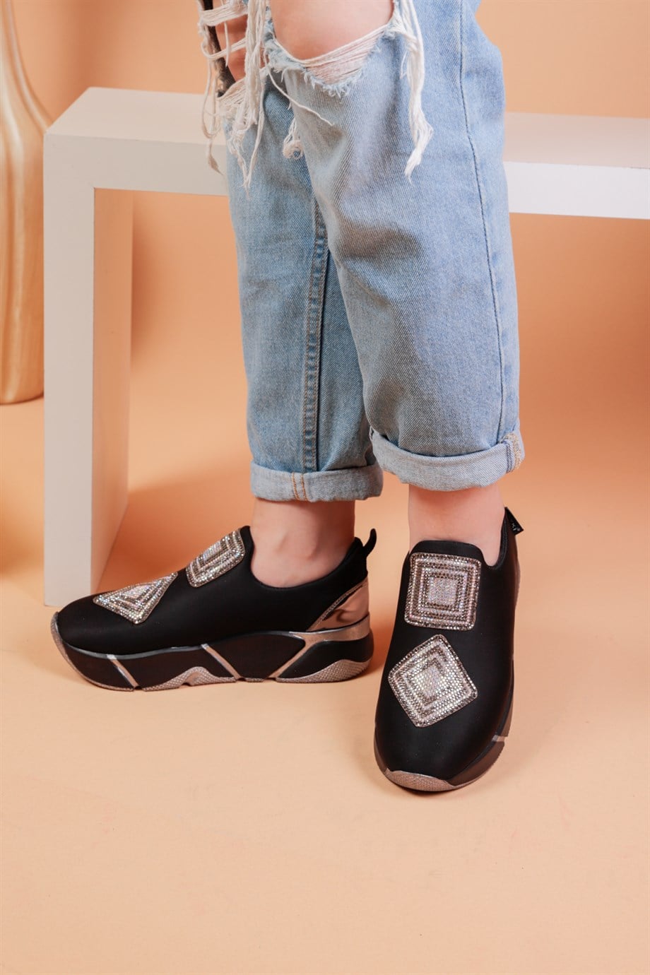 İmmobile Platin Renkli Önü Parlak Taşlı Paraşüt Kumaş Lux Kadın Spor Ayakkabı 