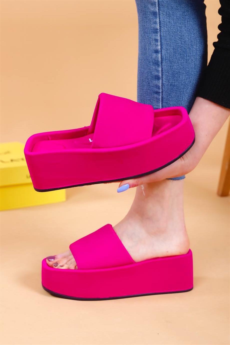 002011610000002LaykiTerlikVolga Fuşya Renkli Yüksek Taban Lüx Terlik