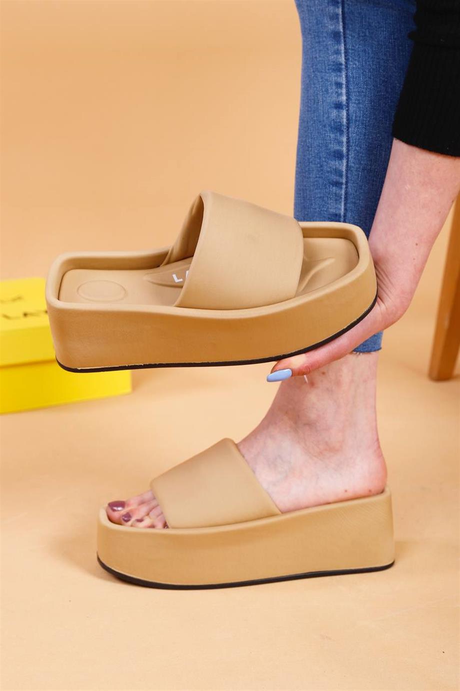 002011610000002LaykiTerlikVolga Bej Renkli Yüksek Taban Lüx Terlik