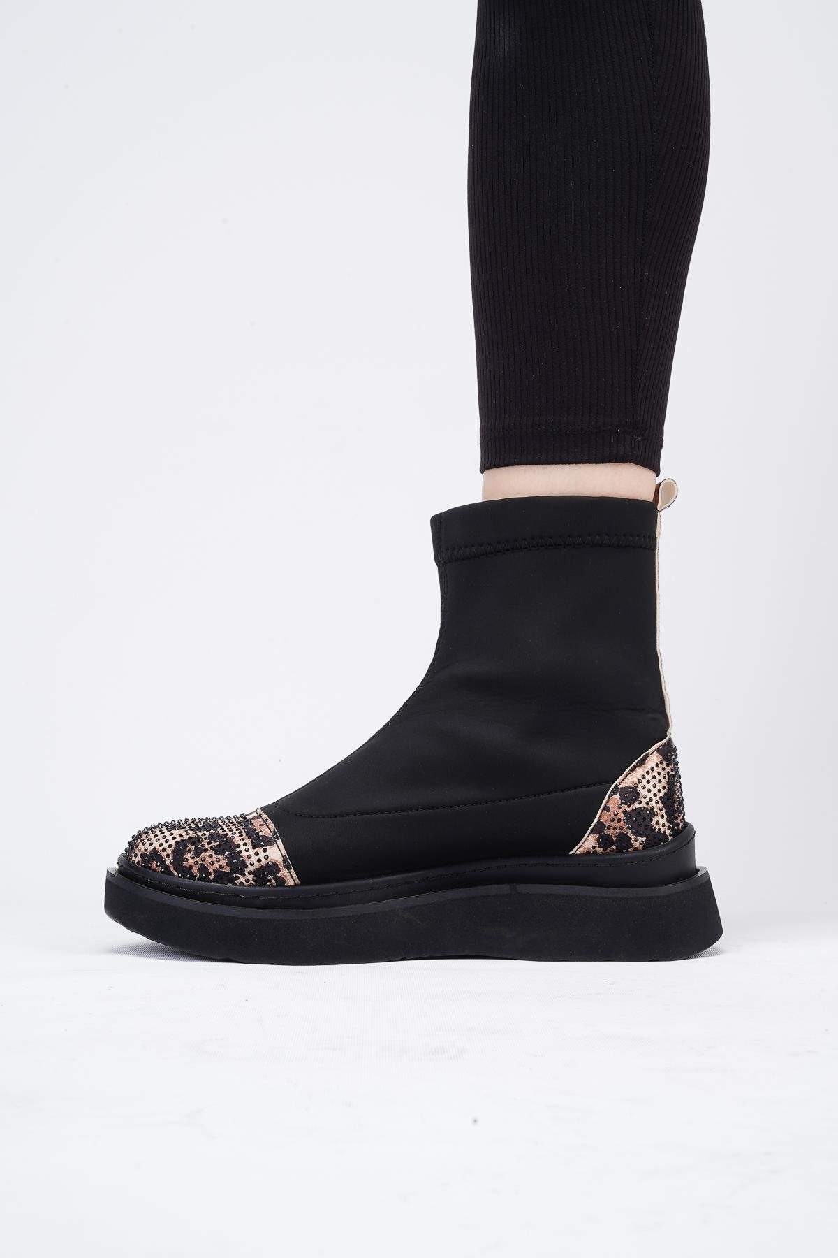 Afron Siyah Renkli Leopar Deri Detaylı Taşlı Kışlık Kadın Bot