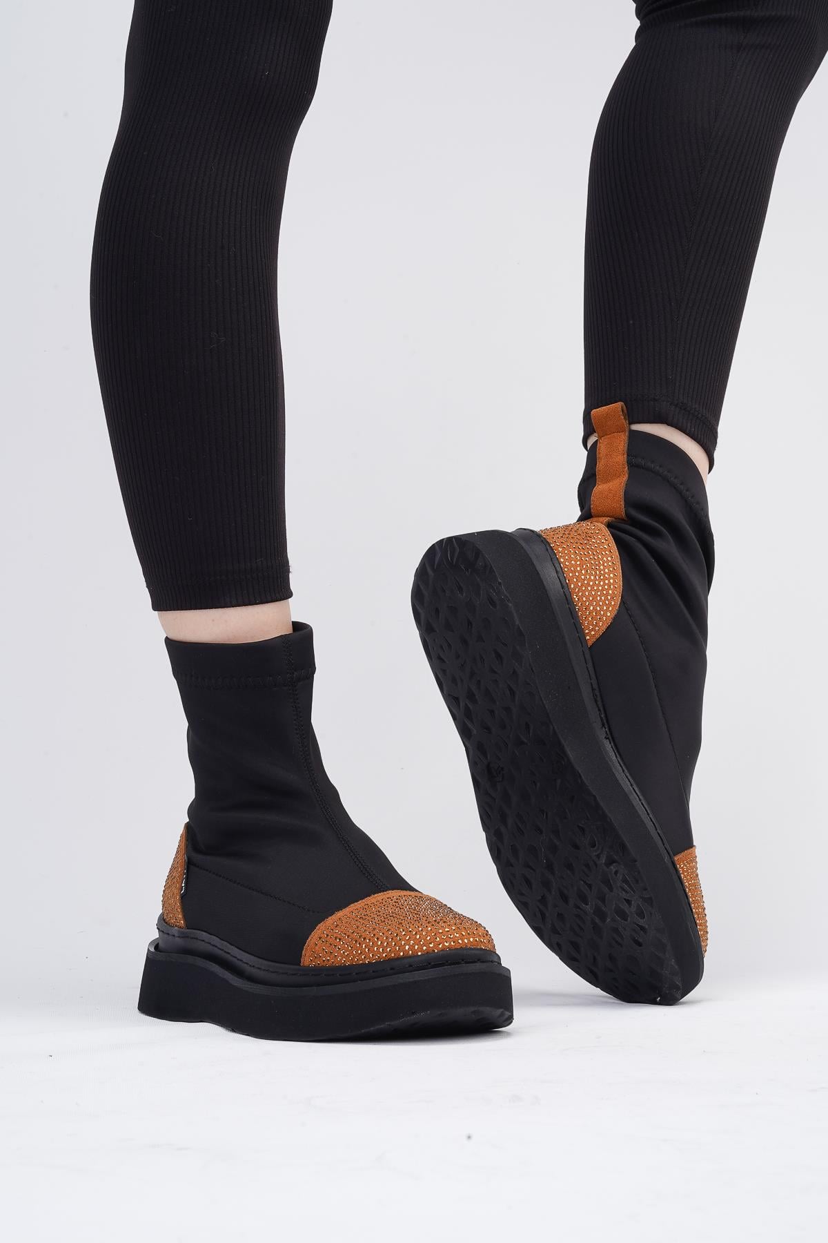 Afron Siyah Renkli Taba Deri Detaylı Taşlı Kışlık Kadın Bot