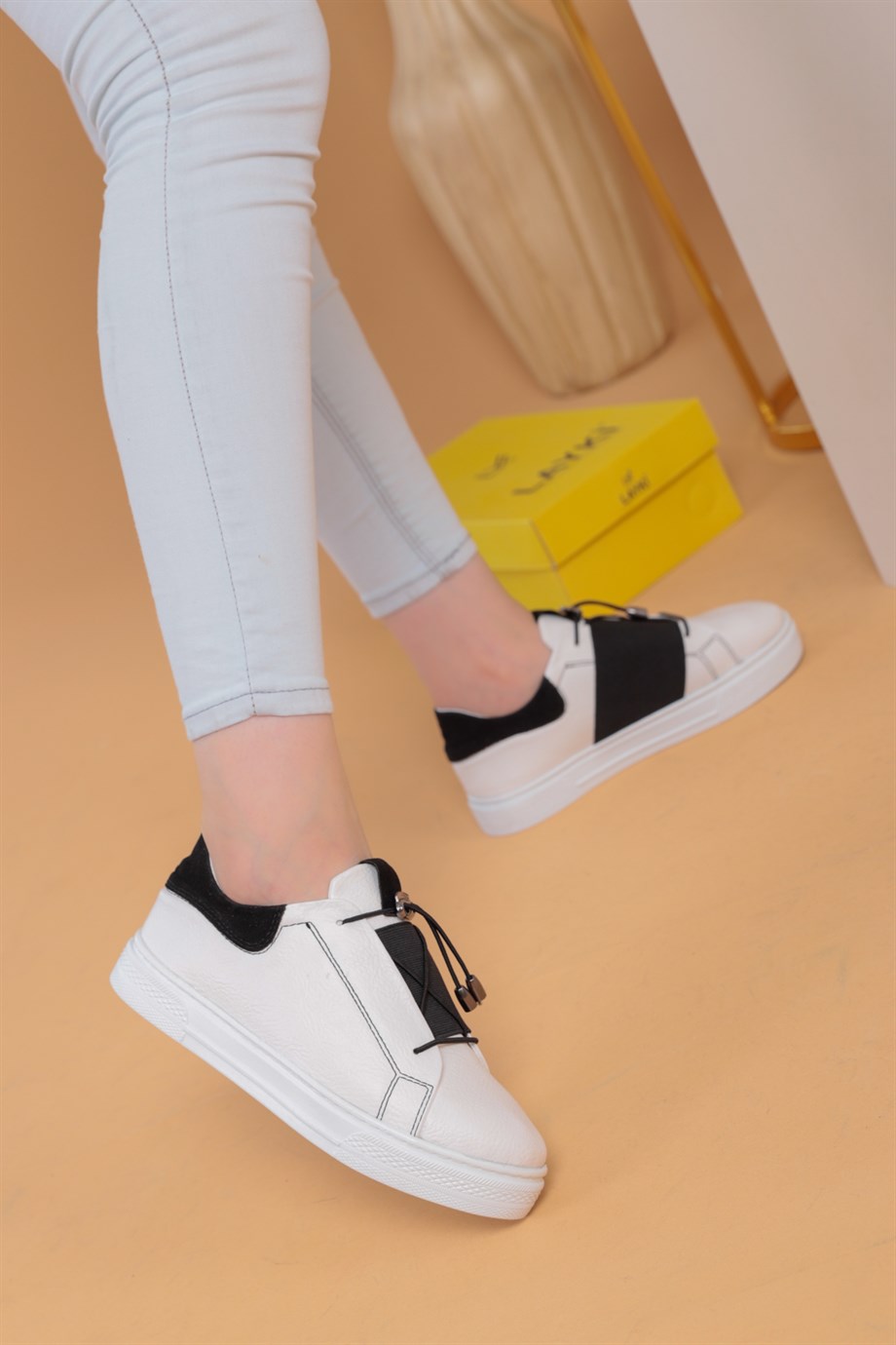 Alvaro Beyaz Siyah Renkli Sneaker	